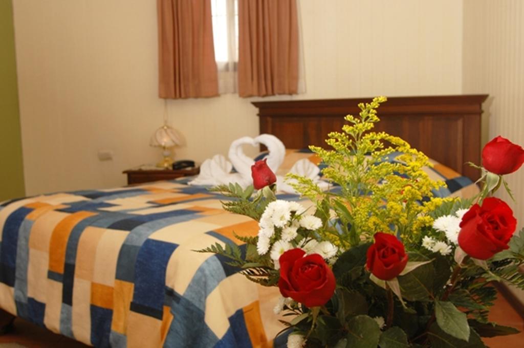 Hotel Las Brumas Cartago Zimmer foto