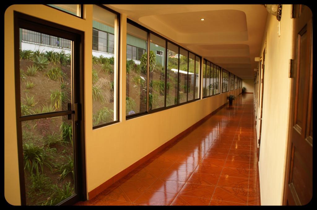 Hotel Las Brumas Cartago Zimmer foto