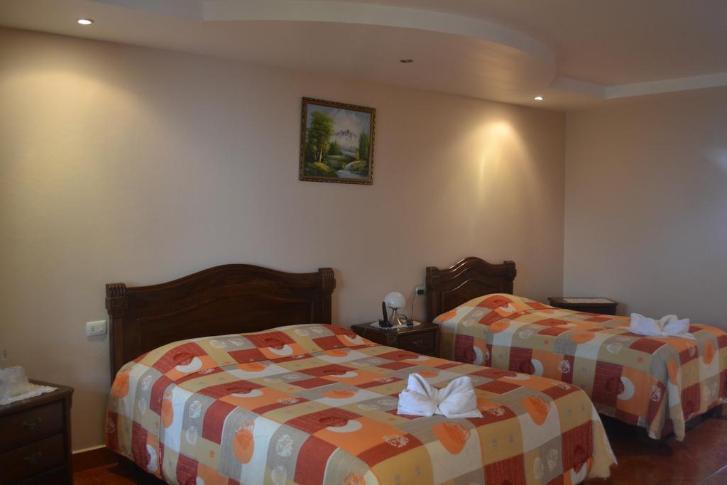 Hotel Las Brumas Cartago Exterior foto